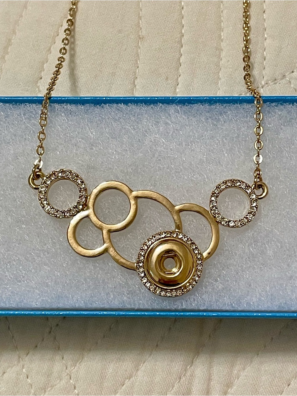 Magnolia and Vine Gold Necklace - Holds one 12mm mini snap (NIC)
